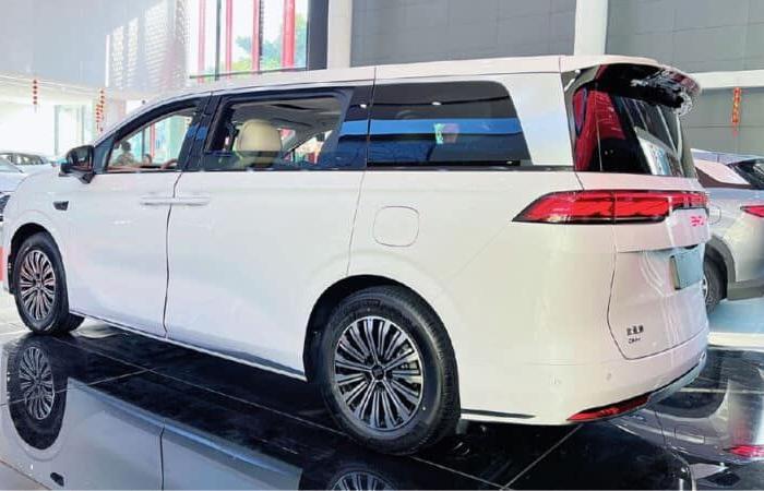 Il minivan BYD Xia PHEV ha raggiunto i concessionari prima del lancio