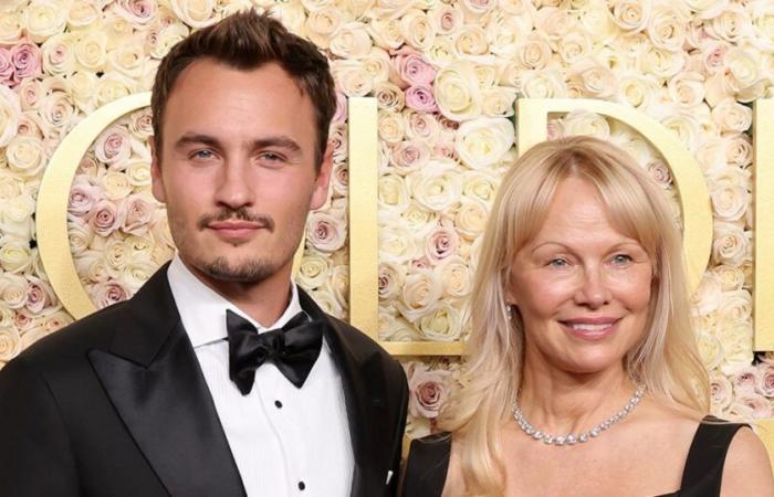 Pamela Anderson è senza trucco ai Golden Globes con il figlio Brandon