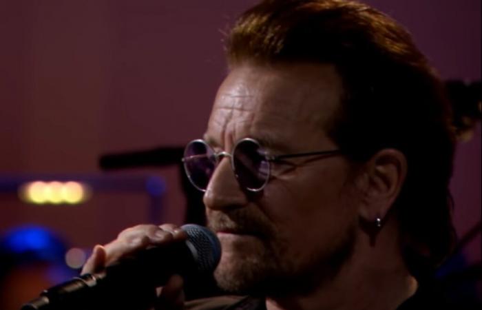 Il cantante degli U2 Bono riceve la Medaglia della Libertà da Joe Biden