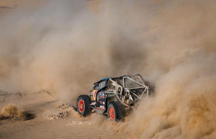 Dakar 2025, colpo di scena, Carlos Sainz si arrende!