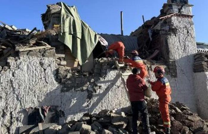 potente terremoto uccide almeno 95 persone e ne ferisce 130 nella regione autonoma del Tibet