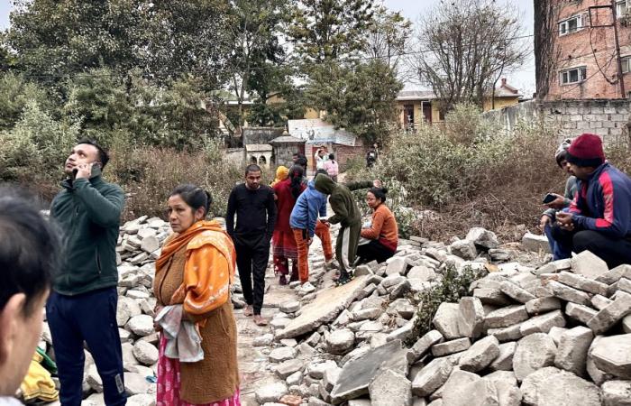 Un potente terremoto uccide almeno 53 persone in Tibet e fa crollare molti edifici