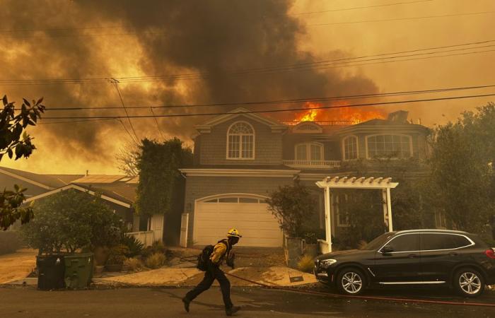 Incendio a Los Angeles | Migliaia di persone sotto ordine di evacuazione