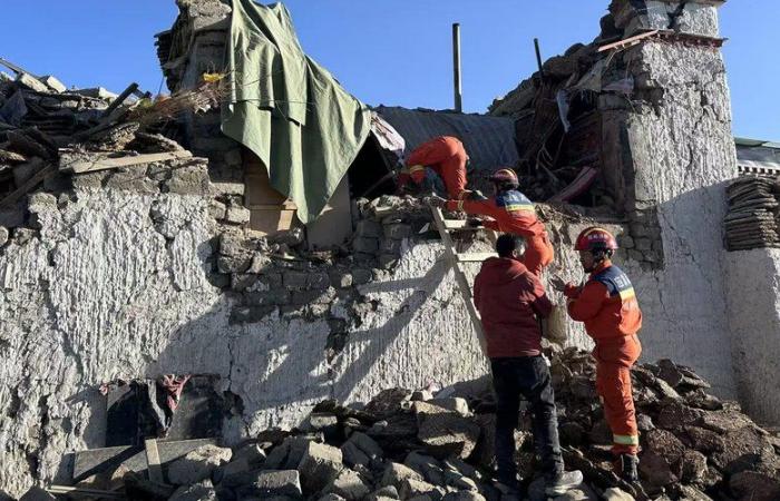 il terremoto ha provocato almeno 126 morti e quasi 200 feriti secondo un rapporto ancora provvisorio