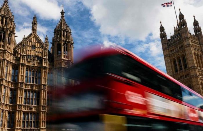 Un ragazzo di 14 anni muore accoltellato sull’autobus di Londra