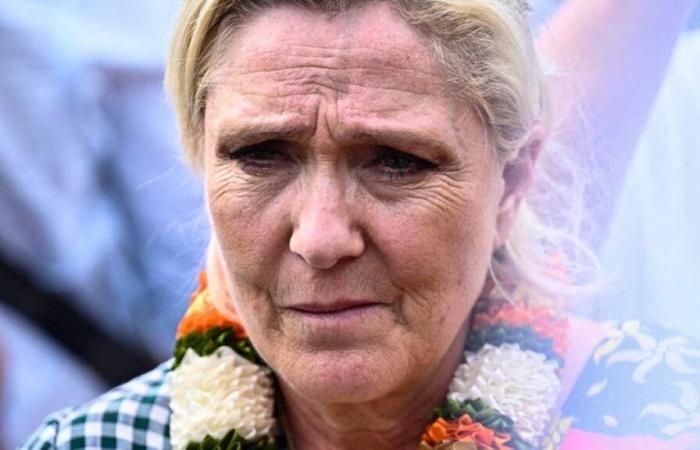 Marine Le Pen venne a sapere della morte di suo padre su un aereo in Kenya