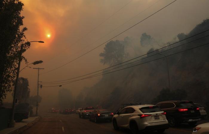 Incendio a Los Angeles | Migliaia di persone sotto ordine di evacuazione