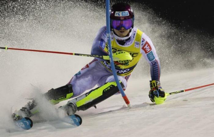 Popov regala alla squadra di sci bulgara la prima vittoria in 45 anni con la vittoria nello slalom notturno