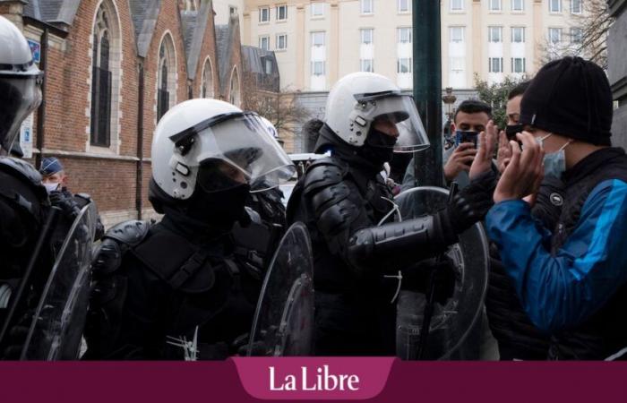 Lo Stato belga, la polizia di Bruxelles e 11 agenti di polizia si presenteranno giovedì in tribunale per vari abusi presumibilmente commessi durante una manifestazione