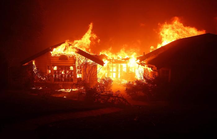 30.000 persone, comprese le celebrità, furono evacuate a Los Angeles