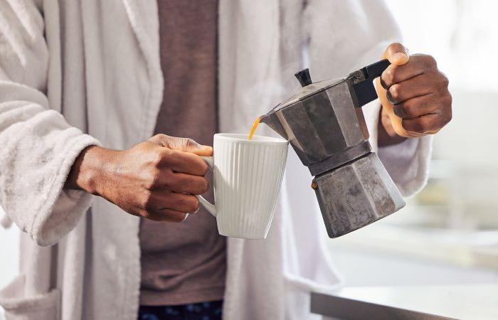 Limitare il consumo di caffè a questa finestra temporale per ridurre il rischio di morte prematura, suggerisce uno studio