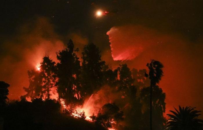 Los Angeles circondata dalle fiamme, almeno cinque morti, Hollywood evacuata… un “disastro naturale storico”