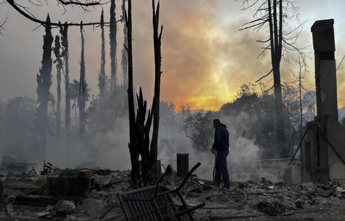 Los Angeles circondata dalle fiamme, evacuato il centro di Hollywwod