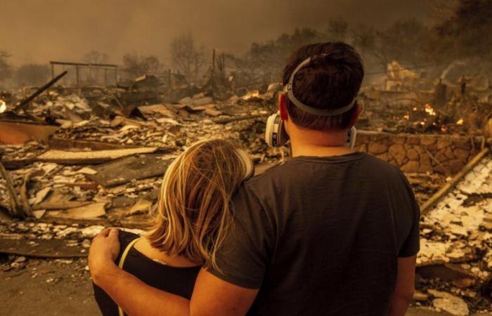 Come i venti del deserto stanno alimentando gli incendi che devastano la California meridionale