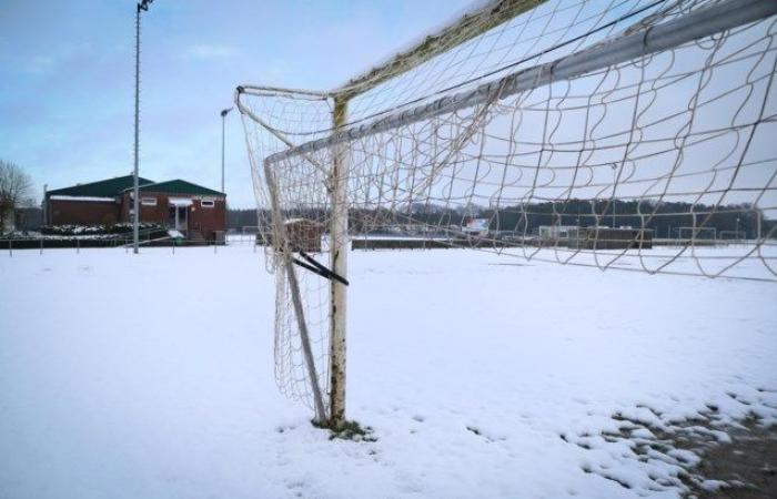 Il Calcio Fiandre opta per la cancellazione generale, nonostante il crescente numero di campi in erba artificiale: “Può essere pericoloso per i giocatori”