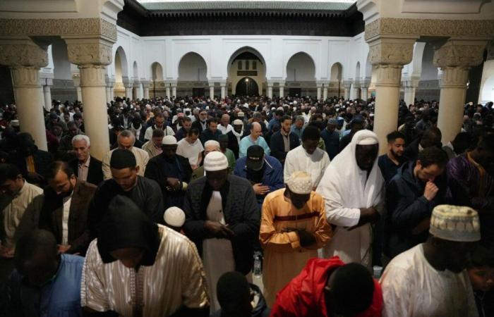 La Grande Moschea di Parigi vuole introdurre nei sermoni del venerdì una preghiera per la Francia