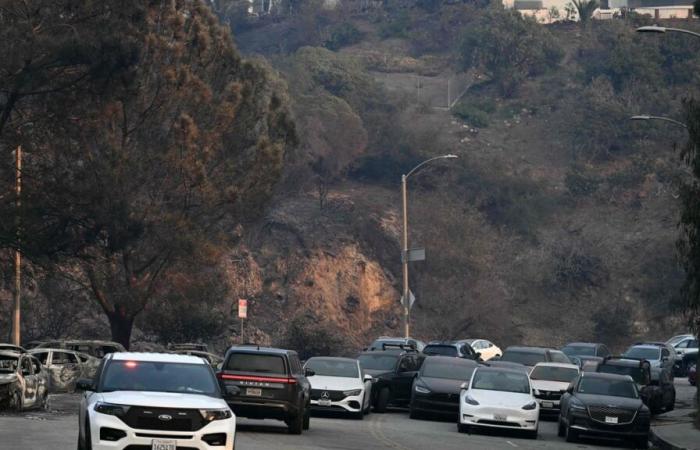 Incendi Los Angeles: ordine di evacuazione inviato per errore semina il panico