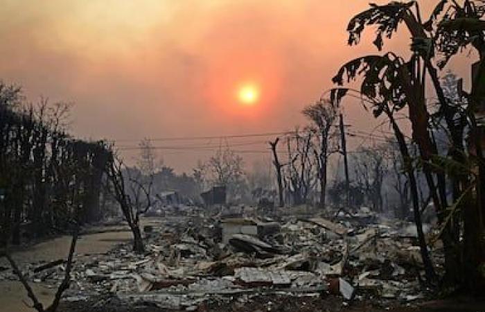 NELLE IMMAGINI | Incendi ancora fuori controllo divorano Los Angeles: sale a 6 il bilancio delle vittime