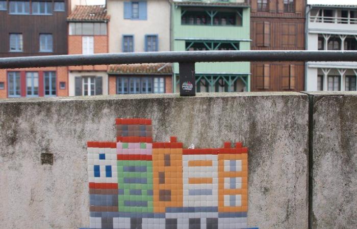 Tra Castres e Aussillon, un misterioso artista decora le strade con i suoi mosaici originali