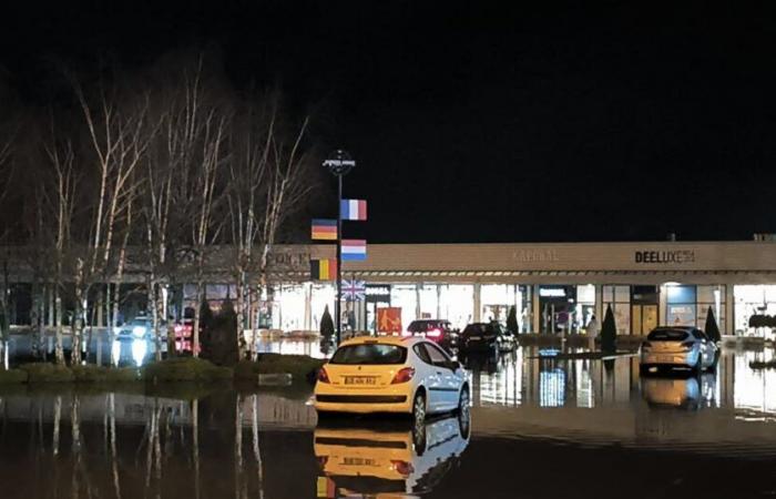 a Talange l’acqua invade i parcheggi dell’area commerciale