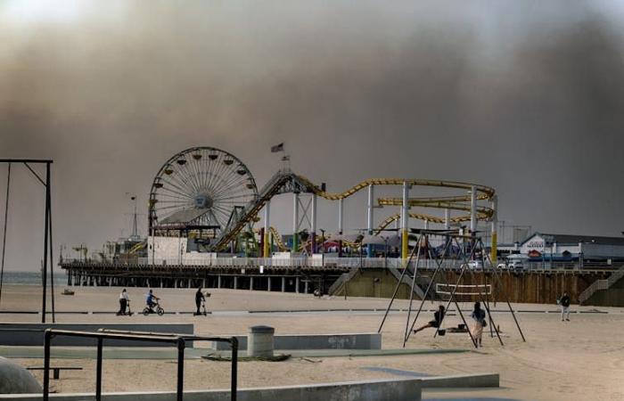 Come i venti del deserto stanno alimentando gli incendi che devastano la California meridionale