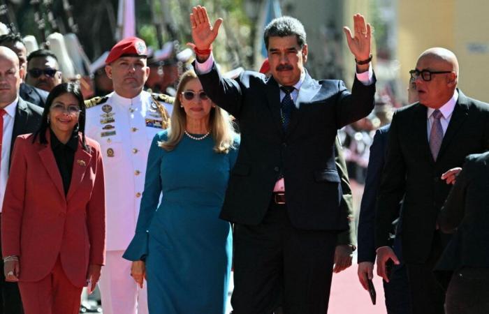 Nicolas Maduro ha investito per un terzo mandato come presidente, un’elezione denunciata dall’opposizione, dagli Stati Uniti e dall’UE