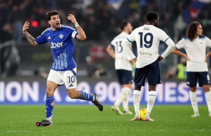 Lazio-Como 1-1: gol di Dia e Cutrone, espulso Tchaouna nel giorno del 125° compleanno