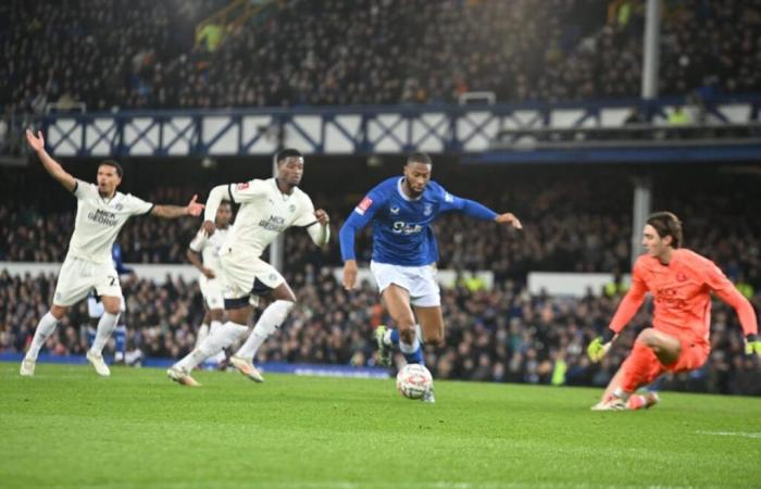 Il boss del Peterborough United si rammarica della mancanza di spietatezza della sua squadra, ma era orgoglioso di aver spinto fino in fondo gli avversari della Premier League nella partita di FA Cup