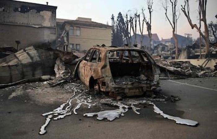 NELLE IMMAGINI | Incendi ancora fuori controllo divorano Los Angeles: sale a 6 il bilancio delle vittime