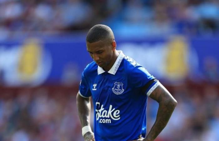 Ashley Young (Everton) “disgustato” di non aver potuto giocare contro suo figlio Tyler (Peterborough) in FA Cup