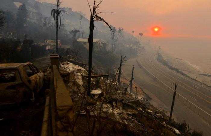 Aggiornamenti in tempo reale: gli incendi di Los Angeles uccidono almeno 10 persone mentre bruciano gli incendi di Palisades, Kenneth e Eaton