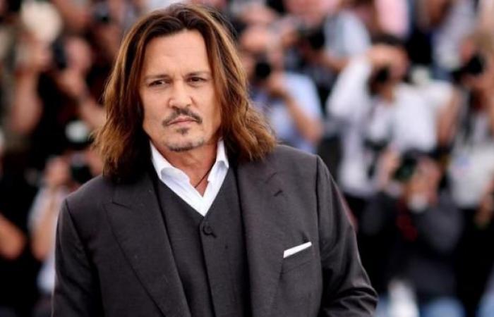 Una truffa online sfrutta l’identità di Johnny Depp, l’attore inveisce e mette in guardia i suoi fan