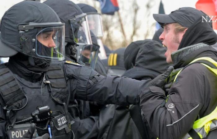 Situazione accesa durante le proteste a Riesa