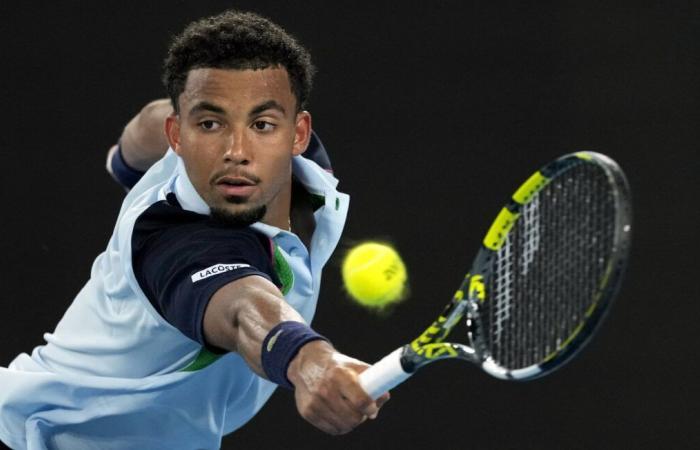 N.2 del tennis francese, Arthur Fils fatica ma si qualifica al 2° turno