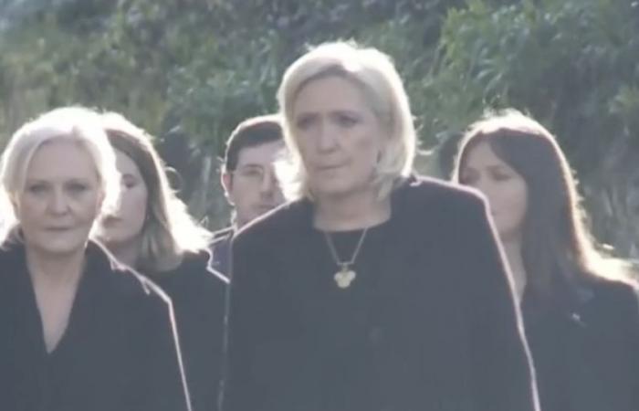 Marine Le Pen, il volto segnato e circondata dai figli e dalla sorella Marie-Caroline all’arrivo in chiesa