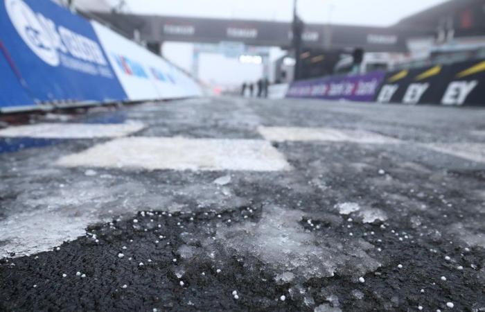 Allora niente panico: l’inizio dei campionati femminili di ciclocross è stato ritardato di un’ora a causa di macchie di ghiaccio sul circuito