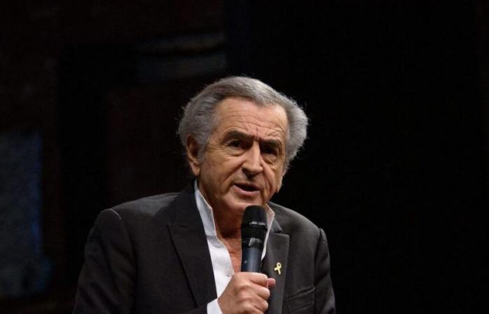 “Ho provato tutti i rimedi, niente ha funzionato”: Bernard-Henri Lévy affetto da una sindrome che colpisce dal 15 al 20% dei francesi