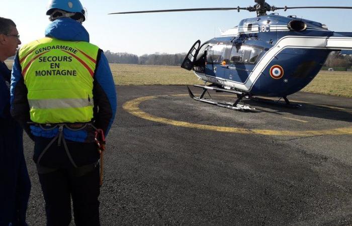 Preso nella tempesta di neve a 2.200 m di altitudine, in pantaloncini e scarpe da ginnastica, un rimorchio viene salvato dalla PGHM sopra St-Lary