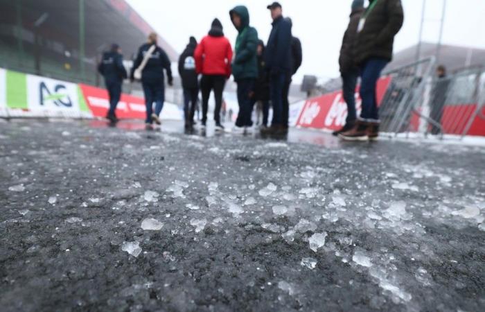 Allora niente panico: l’inizio dei campionati femminili di ciclocross è stato ritardato di un’ora a causa di macchie di ghiaccio sul circuito