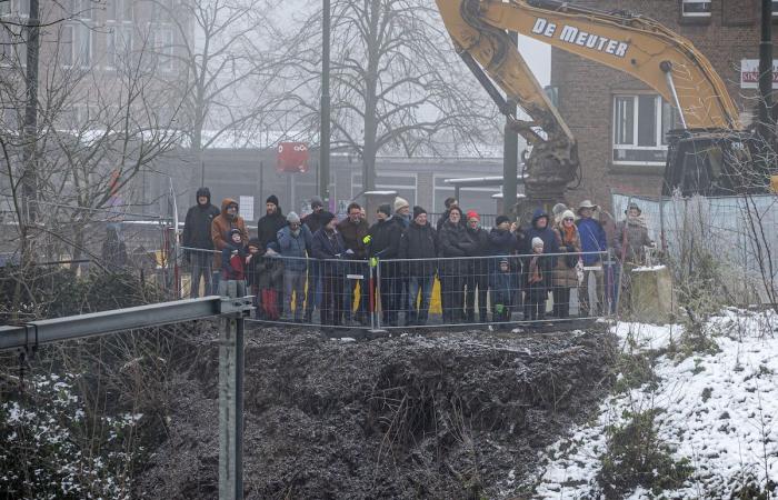 Spettacolare operazione Infrabel: il quasi centenario ponte Carsoel di Uccle viene distrutto