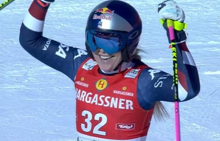 L’italiana Federica Brignone vince la 30a Coppa del mondo alpino FIS in carriera a St. Anton, in Austria, mentre Lindsey Vonn conquista un fantastico 6° posto nella sua prima gara di discesa libera in rimonta