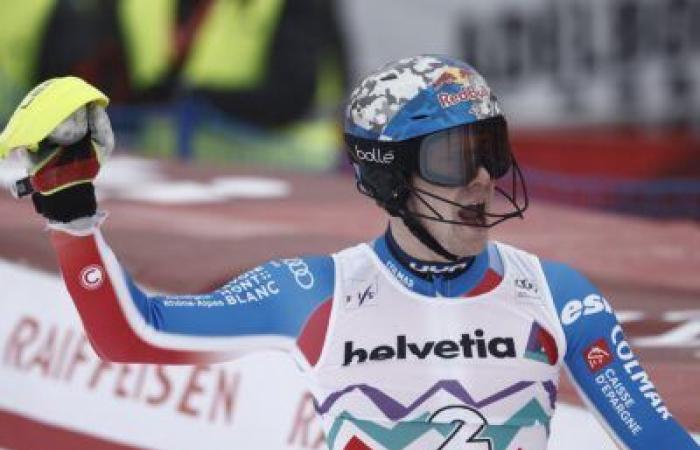 Clément Noël vince uno slalom di Coppa del Mondo nella nebbiosa Adelboden dopo che Manuel Feller non è riuscito a finire