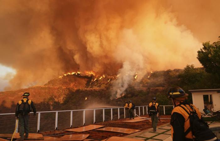 Los Angeles | Gli incendi si sono propagati nonostante gli sforzi dei vigili del fuoco