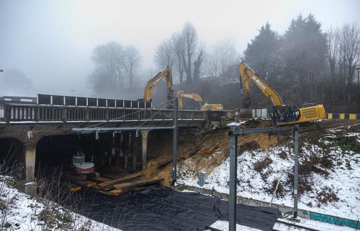 Spettacolare operazione Infrabel: il quasi centenario ponte Carsoel di Uccle viene distrutto