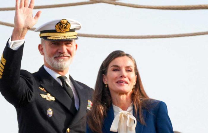 Il re Felipe e la regina Letizia danno un commovente addio alla principessa Leonor che si imbarcherà per cinque mesi in mare