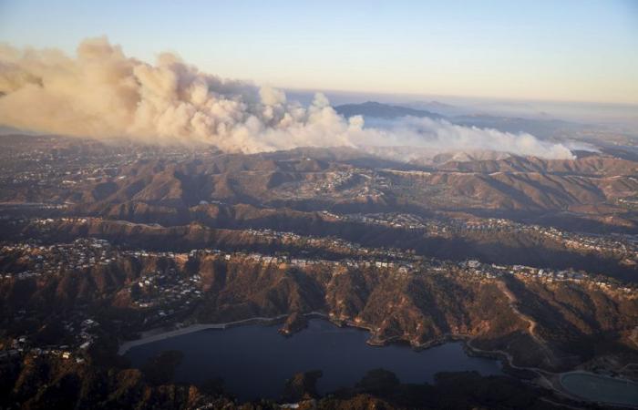 Los Angeles | Gli incendi si sono propagati nonostante gli sforzi dei vigili del fuoco