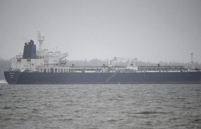 Una nave con 99.000 tonnellate di petrolio a bordo rischia di incagliarsi in Germania