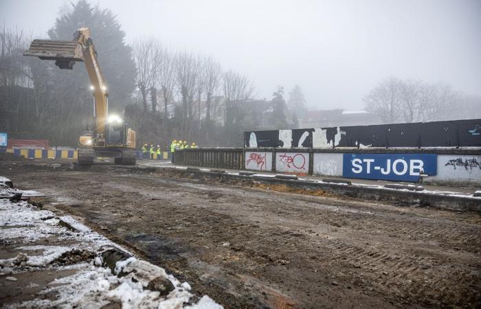 Spettacolare operazione Infrabel: il quasi centenario ponte Carsoel di Uccle viene distrutto