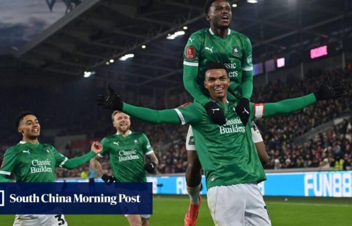 Il Plymouth stordisce il Brentford in FA Cup, Walker lascia il City, Alexander-Arnold risponde ai critici