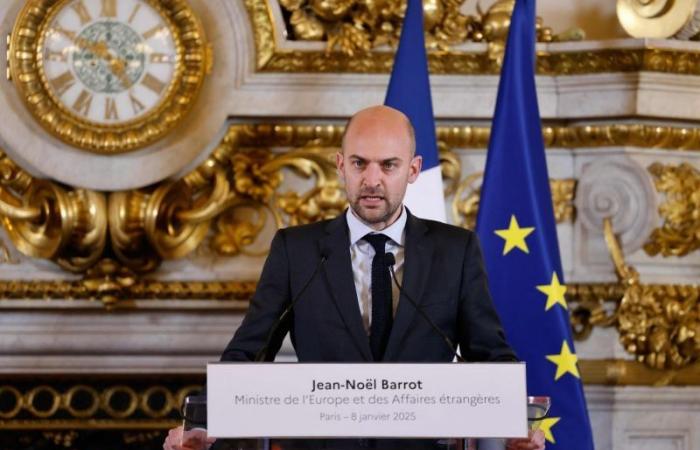 Se l’Algeria ”continua l’escalation”, la Francia dovrà ”reagire”, dice il ministro degli Esteri